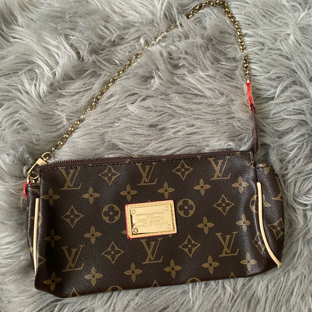Small shoulder bag
